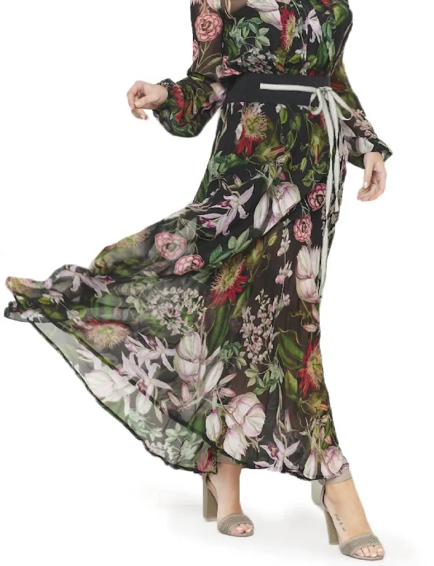 Effortlessly chic fashion for today’s woman Botanical Long Sleeve Maxi Dress In Black Multi Effortlessly chic fashion for today’s woman Botanical Long Sleeve Maxi Dress In Black Multi